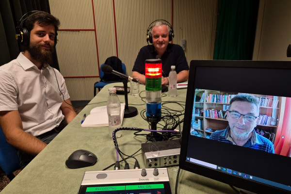 Dr. Štuhec, mag. Rustja in Šifrar za Radio Ognjišče o norčevanju iz krščanstva na olimpijskih igrah in odnosu države do Cerkve